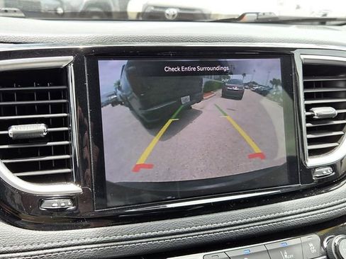 Used 2023 Chrysler Pacifica Limited FWD image 28
