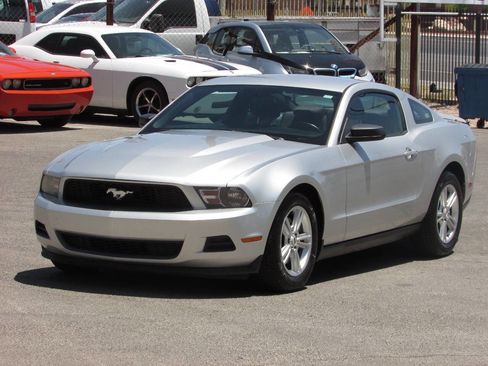 Used 2012 Ford Mustang Coupe image 2