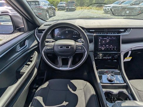 New 2025 Jeep Grand Cherokee Laredo X w/ Luxury Tech Group I image 12