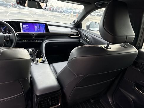 Certified 2025 Toyota Crown Platinum image 22