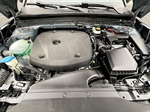 Used 2021 Volvo XC40 T5 R-Design w/ Climate Package image 10