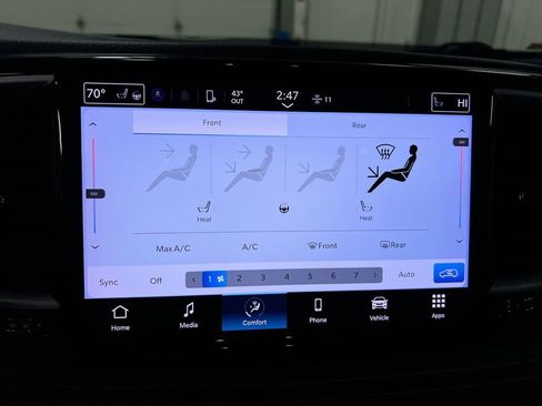 Used 2023 Chrysler Pacifica Touring-L AWD/4WD image 16