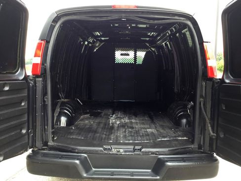 Used 2021 Chevrolet Express 2500 w/ Driver Convenience Package RWD image 21