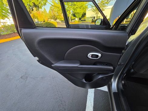 Used 2015 Kia Soul image 33