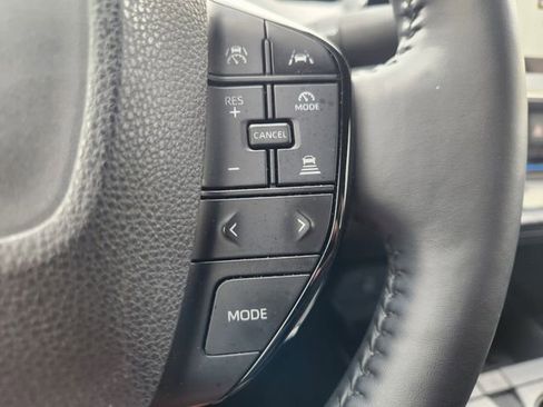 Used 2024 Toyota Prius XLE FWD image 29