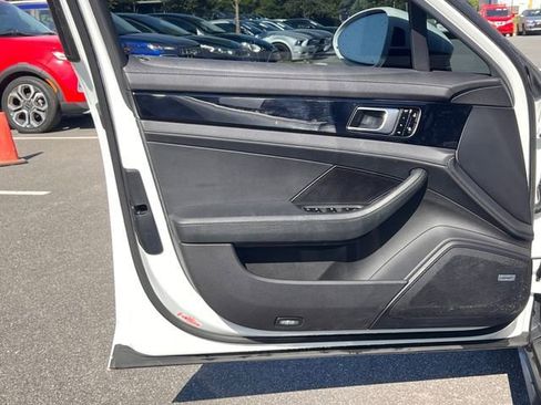 Used 2019 Porsche Panamera RWD image 10