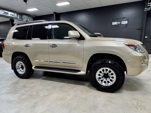 Used 2011 Lexus LX 570 4WD w/ Luxury Pkg w/Pre-crash image 7