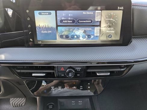 Certified 2025 Nissan Kicks SR FWD image 30