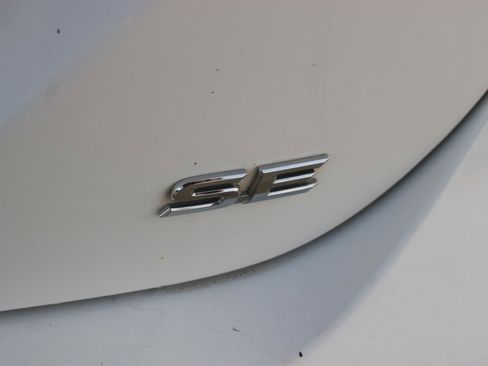 Used 2018 Toyota Camry L image 10