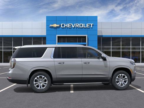 New 2026 Chevrolet Suburban LT w/ Comfort Package AWD/4WD image 5
