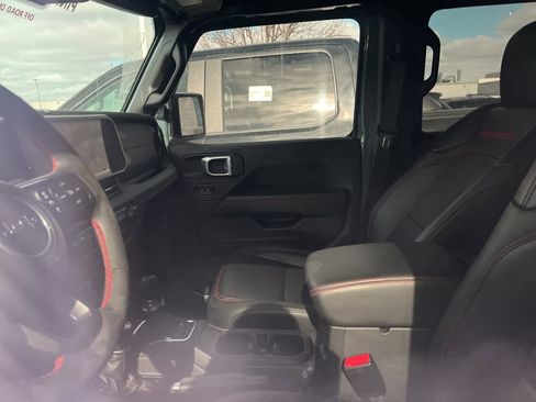 Used 2024 Jeep Wrangler Unlimited Rubicon image 33