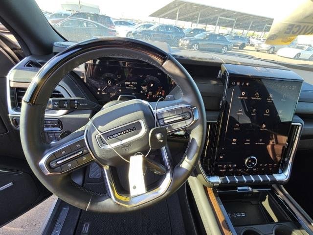 Used 2025 GMC Yukon Denali w/ Advanced Technology Package AWD/4WD image 6