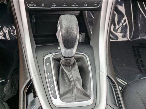 Used 2015 Ford Fusion SE image 18