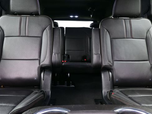 Used 2023 Chevrolet Suburban RST w/ Luxury Package image 17