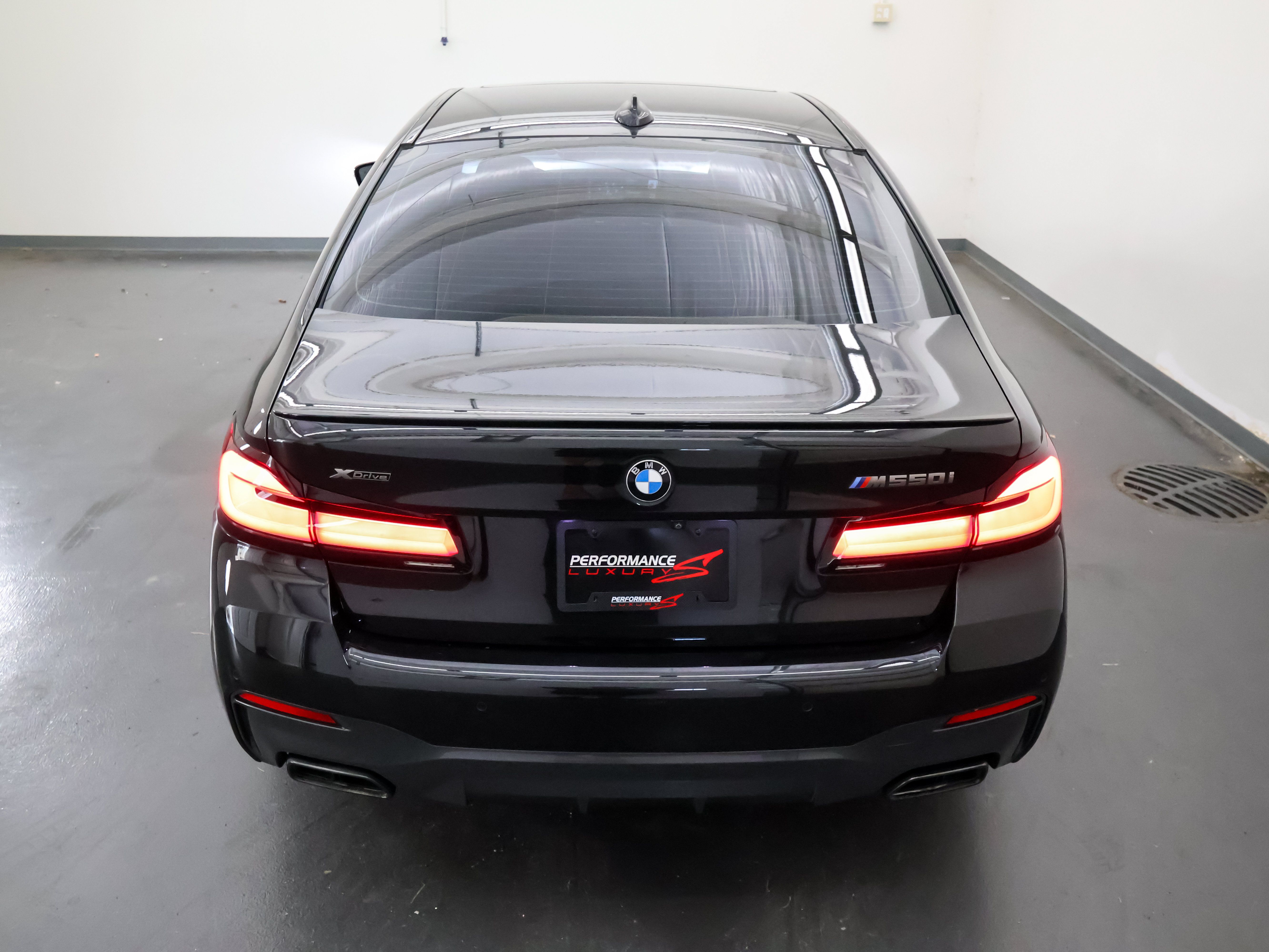 Used 2021 BMW M550i xDrive w/ Executive Package AWD/4WD image 10
