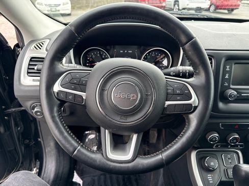 Used 2018 Jeep Compass Latitude w/ Cold Weather Group AWD/4WD image 15