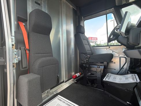 Used 2024 Chevrolet Brightdrop 400 w/ Commercial Equipment Package AWD/4WD image 29
