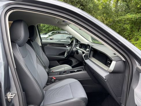 Used 2026 Volkswagen Tiguan SE AWD/4WD image 37