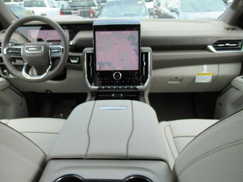 Used 2026 GMC Yukon Denali w/ Sun & Power Step Package RWD image 12