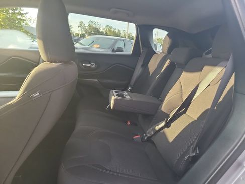 Used 2020 Jeep Cherokee Latitude AWD/4WD image 13