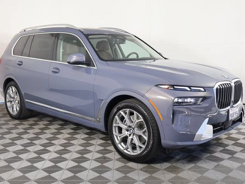 Used 2025 BMW X7 xDrive40i AWD/4WD image 3