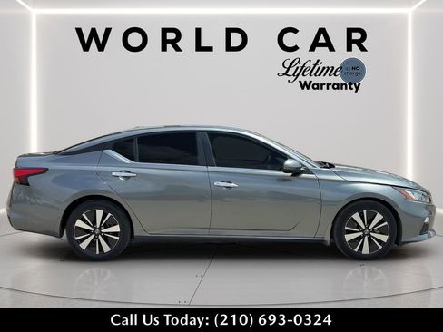 Used 2022 Nissan Altima 2.5 SV FWD image 8