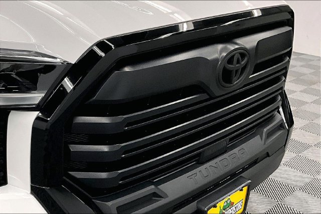 Used 2025 Toyota Tundra SR w/ SR Tow Package AWD/4WD image 34