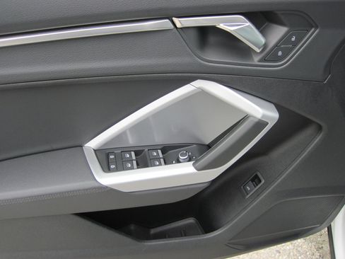 Used 2025 Audi Q3 2.0T Premium AWD/4WD image 11