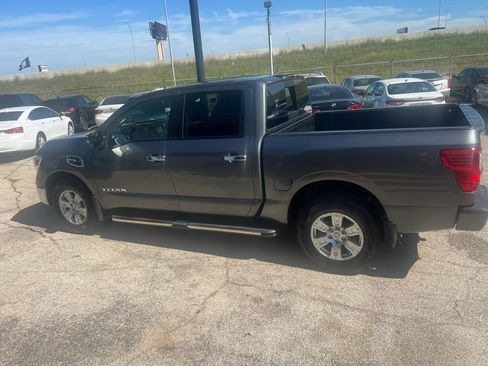 Used 2017 Nissan Titan SV AWD/4WD image 10
