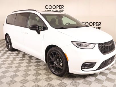Used 2025 Chrysler Pacifica Limited