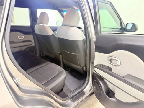 Used 2014 Kia Soul EV image 21