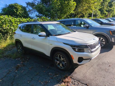 Used 2021 Kia Seltos EX AWD/4WD image 5