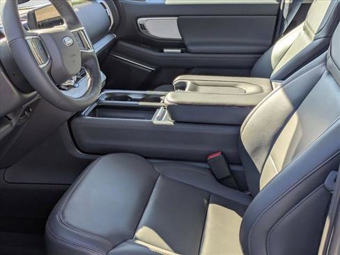 New 2025 Ford Expedition Active image 18