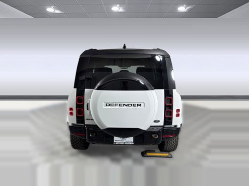 Certified 2021 Land Rover Defender 110 X-Dynamic SE image 10