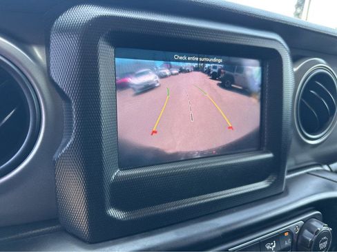 Used 2022 Jeep Wrangler Unlimited Sport AWD/4WD image 6