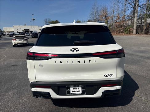 Certified 2025 INFINITI QX60 Luxe w/ Black Edition image 6