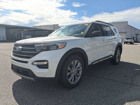 Used 2024 Ford Explorer XLT w/ Equipment Group 202A RWD image 6