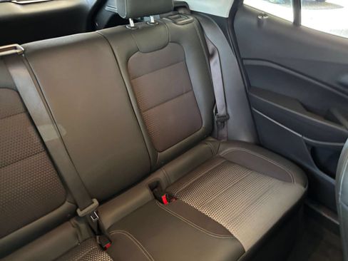 Used 2025 Chevrolet Trax LT FWD image 36
