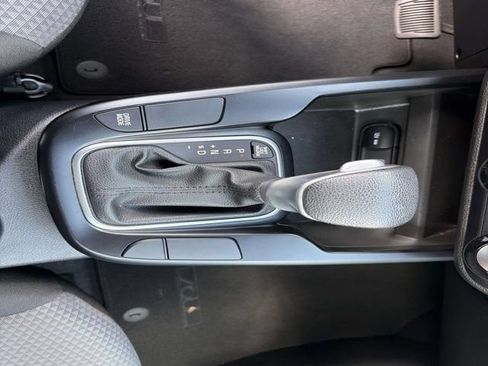 Used 2025 Kia Soul LX w/ LX Technology Package FWD image 28