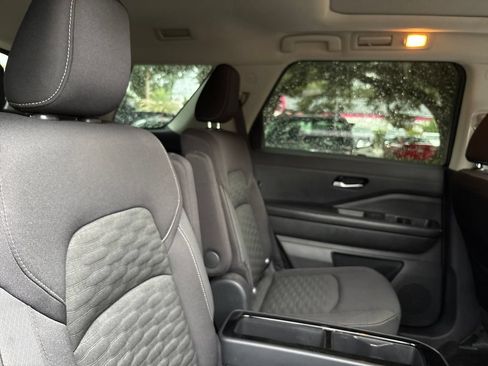 Used 2022 Nissan Pathfinder SV w/ SV Premium Package FWD image 22