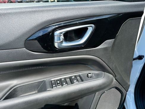 New 2026 Jeep Compass Latitude image 23