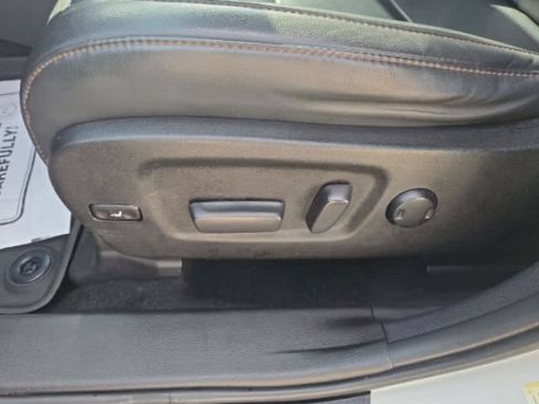Used 2019 Toyota Highlander XLE AWD/4WD image 5