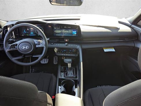 Used 2025 Hyundai Elantra SEL FWD image 14