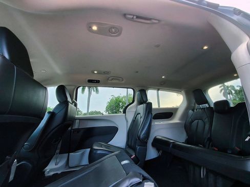 Used 2021 Chrysler Voyager Lxi FWD image 34