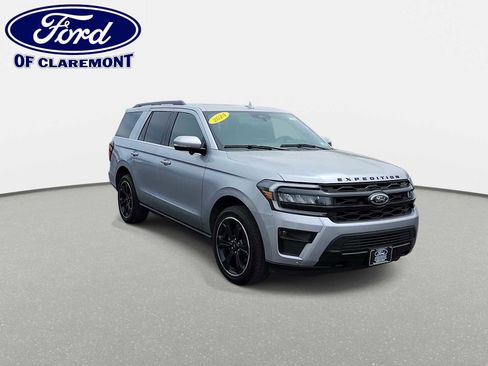 Used 2024 Ford Expedition Limited AWD/4WD image 2