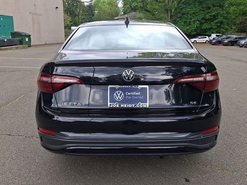 Used 2022 Volkswagen Jetta SE w/ Panoramic Sunroof Package FWD image 9