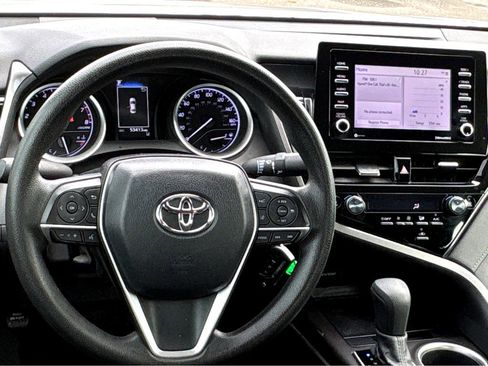 Used 2022 Toyota Camry LE image 4