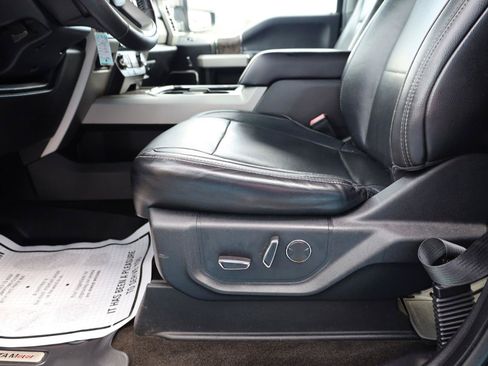 Used 2018 Ford F250 Lariat w/ Lariat Value Package AWD/4WD image 9