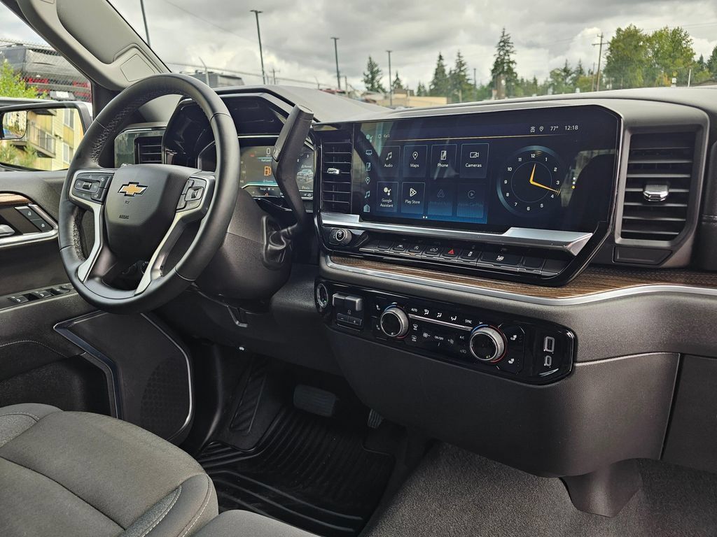 Used 2024 Chevrolet Silverado 1500 LT AWD/4WD image 10