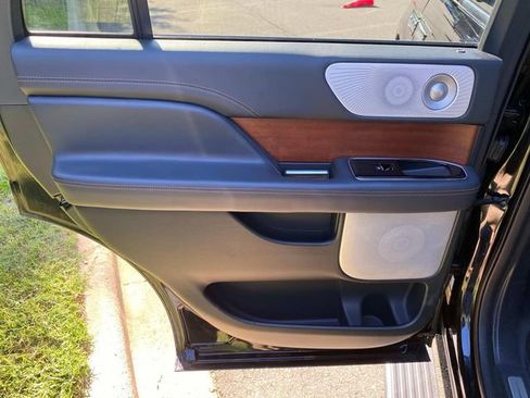 Certified 2024 Lincoln Navigator Black Label AWD/4WD image 11